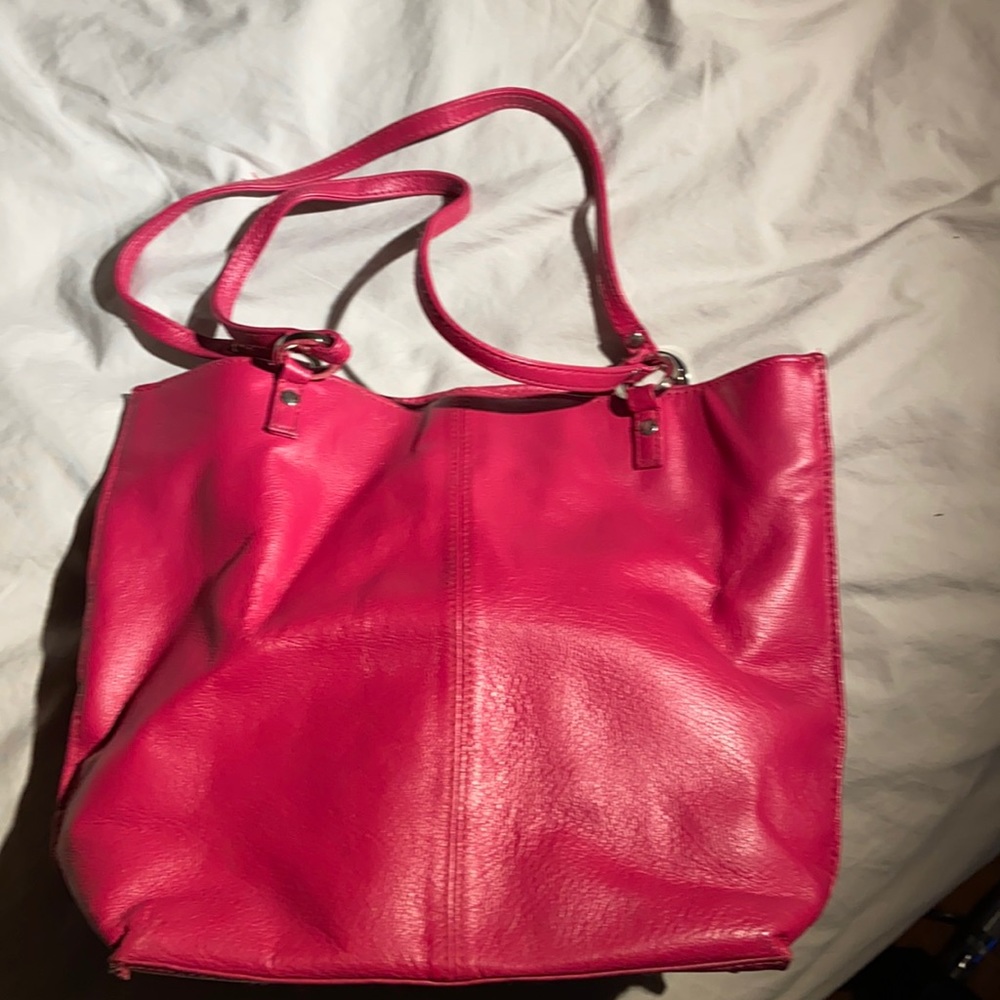 Magenta Wilson’s leather tote